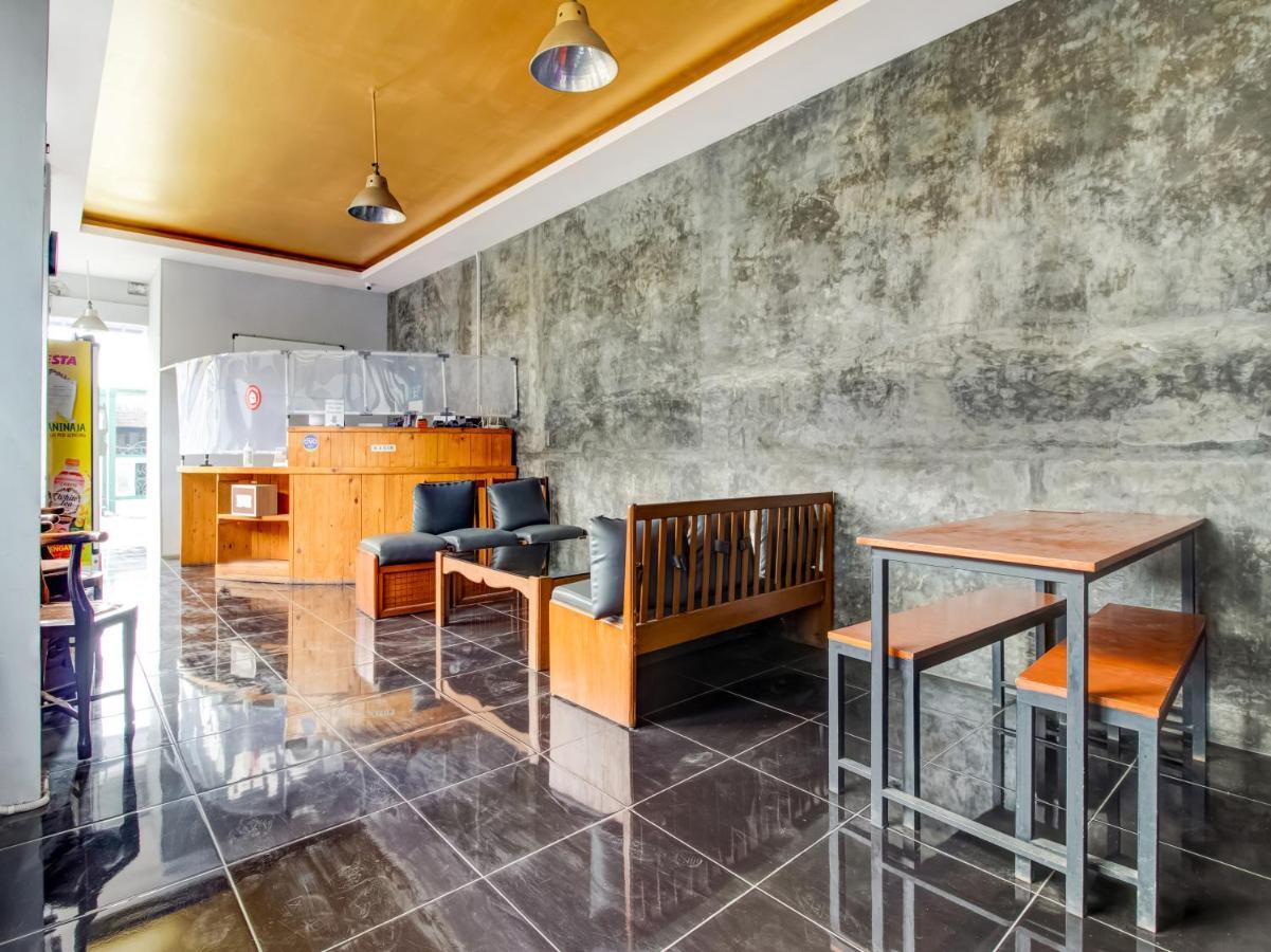 Oyo 3750 Elder Guest House Bandung Exterior photo